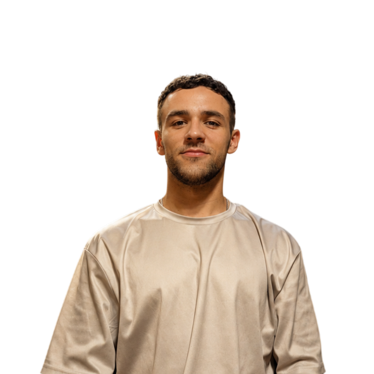 Portrait de Corentin Rivières, créatif en communication et création de sites internet dans le Tarn
